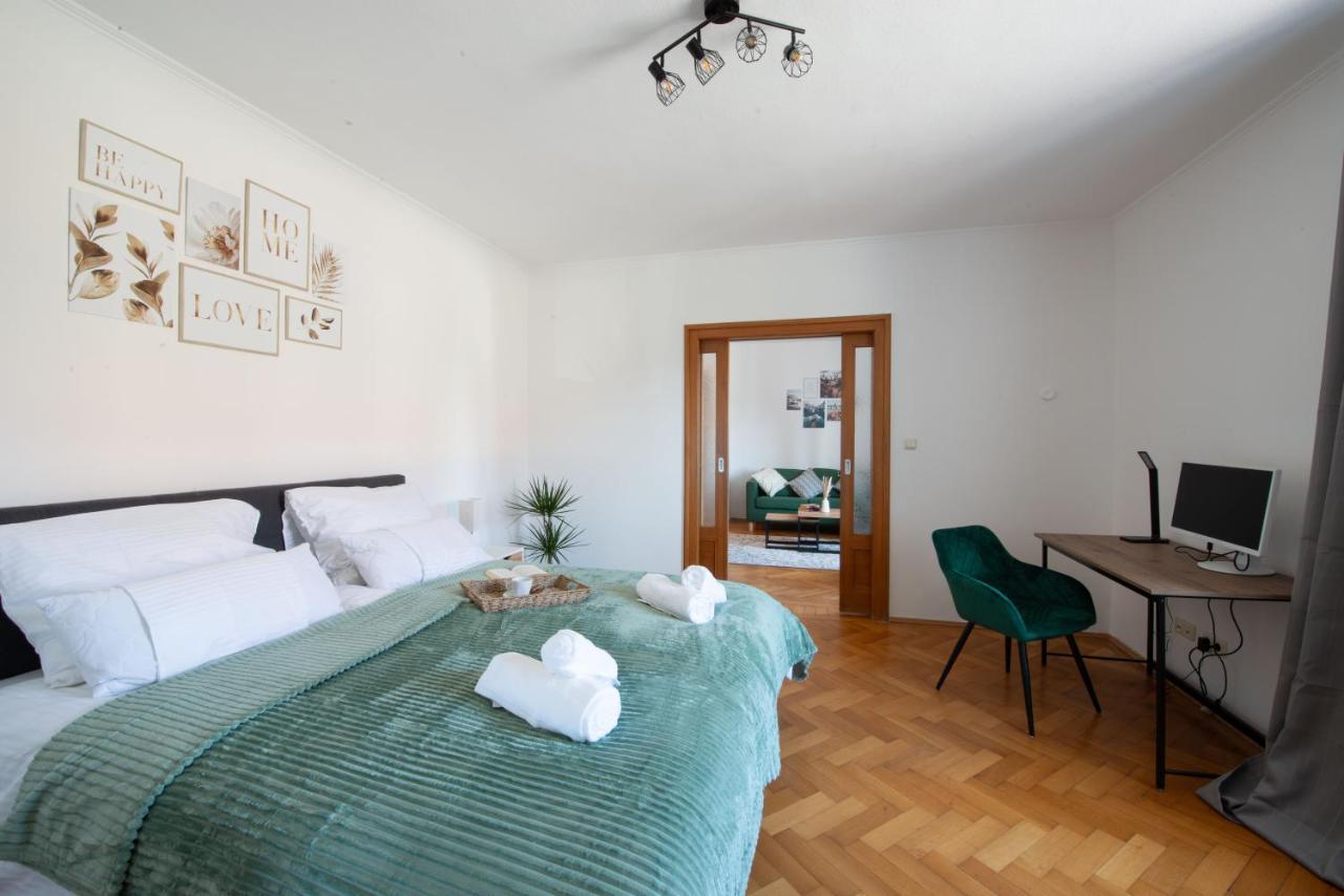 Bessa Homes 6 Personen 2 Schlafzimmer, 3 King Size, Betten, Balkon, Kueche Haag in Oberbayern Exteriör bild