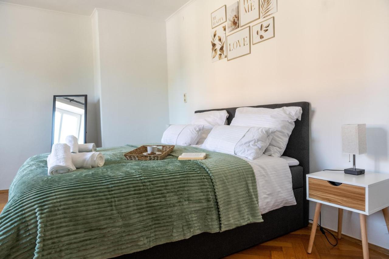Bessa Homes 6 Personen 2 Schlafzimmer, 3 King Size, Betten, Balkon, Kueche Haag in Oberbayern Exteriör bild