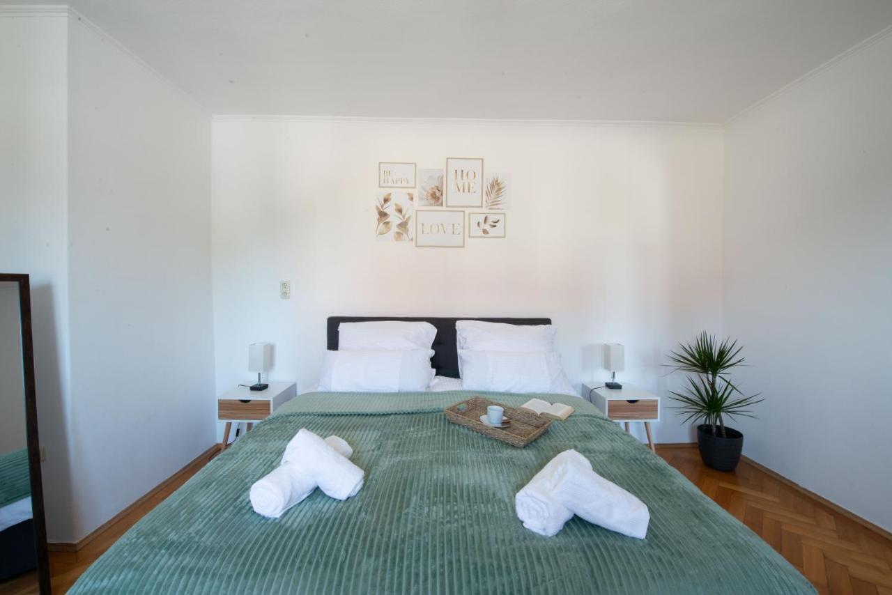 Bessa Homes 6 Personen 2 Schlafzimmer, 3 King Size, Betten, Balkon, Kueche Haag in Oberbayern Exteriör bild